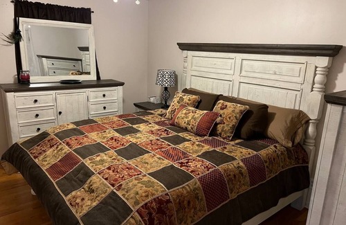 Russell Casa | Spacious 2 bedroom home in quiet neighborhood w/ mini workout room