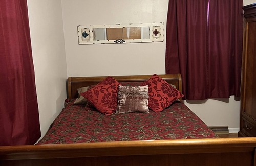 Russell Casa | Spacious 2 bedroom home in quiet neighborhood w/ mini workout room