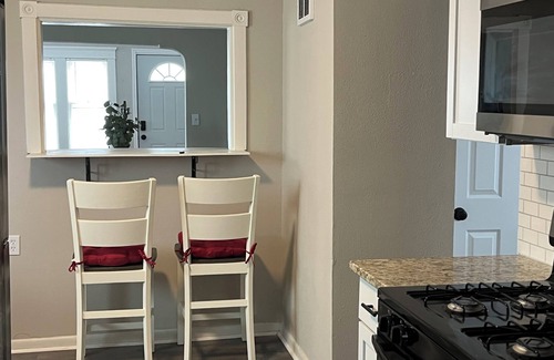 North Milwaukee Casa | Spacious 2-bedroom house with AC, 15min from Downtown Milwaukee