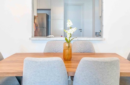 Umm Suqeim 3 Apartamento | Spacious 2-Bedroom + Maids' Room, Facing Burj Al Arab & Steps from the Beach