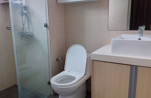 Bayan Lepas Apartamento | Spacious 2-Bedroom with Morning's Sea View & Amenities