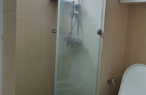 Bayan Lepas Apartamento | Spacious 2-Bedroom with Morning's Sea View & Amenities