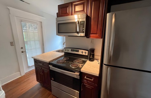 Five Points South Apartamento | Spacious 2-Bedroom Near BJCC & UAB.