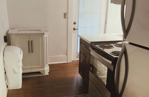 Five Points South Apartamento | Spacious 2-Bedroom Near BJCC & UAB.