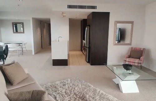 Hawthorn East Apartamento | Spacious 2-bedroom suite, luxury living, with Indoor Pool, Sauna, Gym