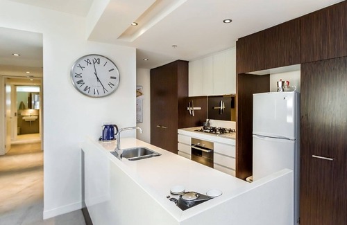 Hawthorn East Apartamento | Spacious 2-bedroom suite, luxury living, with Indoor Pool, Sauna, Gym