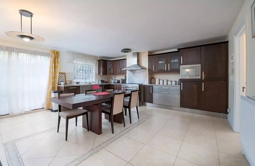 Swiss Cottage Casa | Spacious 2-bedroom Townhouse with Garden & Patio