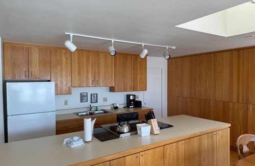 Newport Apartamento | Spacious 2-Bedroom Townhome with Balcony & Marina