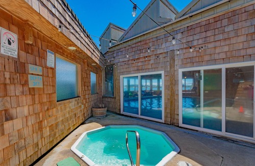 Newport Apartamento | Spacious 2-Bedroom Townhome with Balcony & Marina
