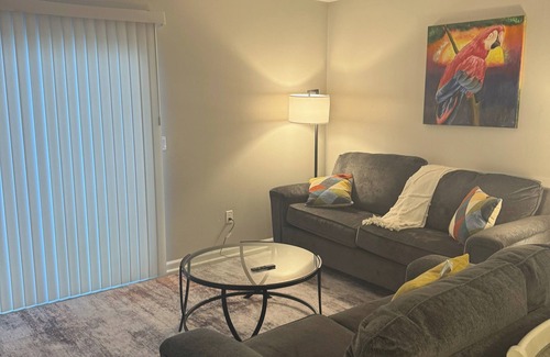 Dothan Apartamento | Spacious 2-bedroom townhouse-style apartment located in the center of Dothan.