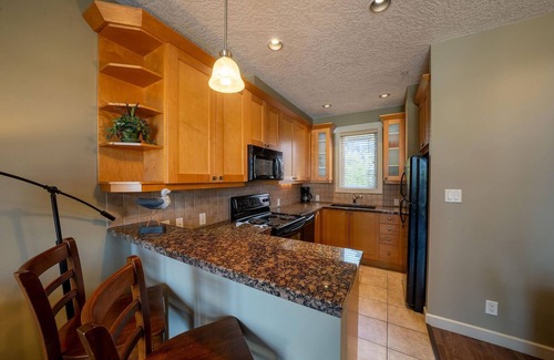 Sooke Cabaña | Spacious 2 Bedroom Townhome, Sooke