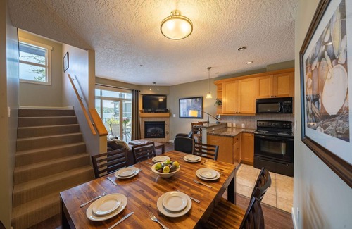 Sooke Cabaña | Spacious 2 Bedroom Townhome, Sooke