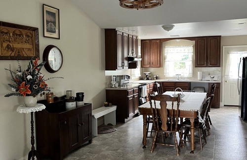 Witmer Cabaña | Spacious 2-bedroom cottage ideal for Scrapbooking and Quilting retreats.