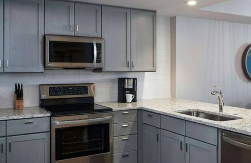 Downtown Myrtle Beach Hotel | Spacious 2-bedroom suite [1 King/2 Queens] + Ocean Front Balcony in Myrtle Beach
