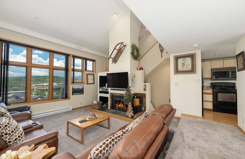 Winter Park Condominio | Crestview Place 607 Sixth Floor Condo en el centro de Winter Park