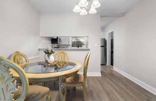 Forest Acres Casa | Spacious 2 Bedroom walking distance to shopping and Dining.