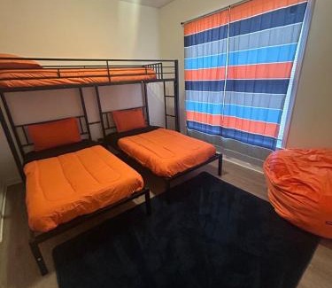 Charlotte Apartamento | Spacious 2 Bedroom with 4 Beds and Free Parking