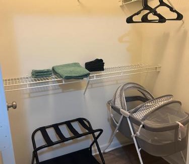 Charlotte Apartamento | Spacious 2 Bedroom with 4 Beds and Free Parking