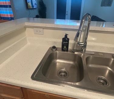 Charlotte Apartamento | Spacious 2 Bedroom with 4 Beds and Free Parking