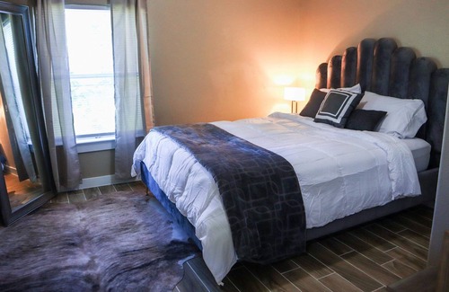 Houston Casa | Spacious 2 bedrooms with queen beds ,minutes from downtown