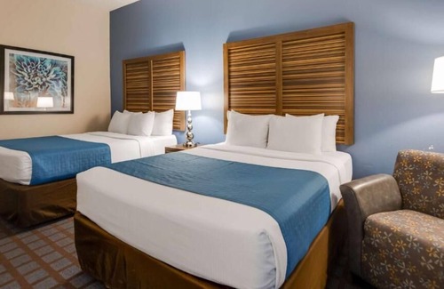 Fishers Casa | Spacious 2 Beds Room with Outdoor Pool & Free Breakfast - Perfect for Families