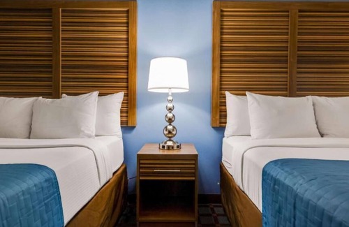 Fishers Casa | Spacious 2 Beds Room with Outdoor Pool & Free Breakfast - Perfect for Families