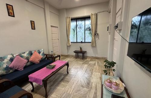 Pali Hill Apartamento | Spacious 2 BHK apartment with Balcony In Bandra