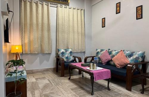 Pali Hill Apartamento | Spacious 2 BHK apartment with Balcony In Bandra