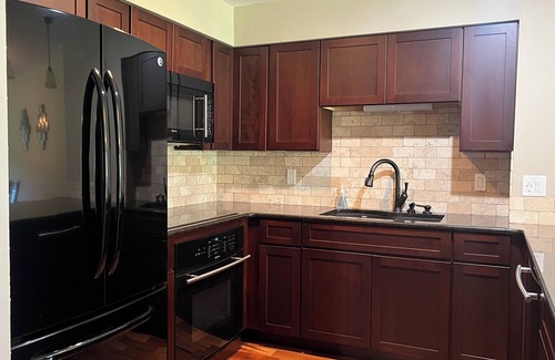 Afton Condominio | Spacious 2 BR/2BA Condo at Vista Towers Shangri La