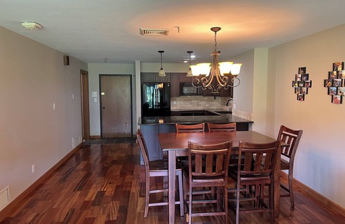 Afton Condominio | Spacious 2 BR/2BA Condo at Vista Towers Shangri La