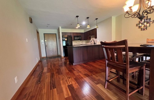 Afton Condominio | Spacious 2 BR/2BA Condo at Vista Towers Shangri La