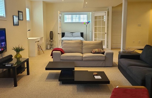 Richmond Hill Casa | 2 Bdrm, Kitchen, Laundry, Weekly - Monthly Discount