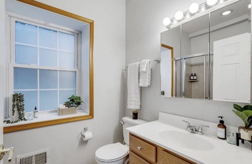 Spring Garden Condominio | Spacious 2 BR Fairmount-Francisville Flat
