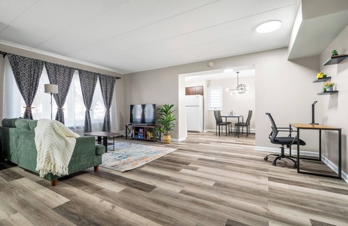 Arlington Heights Apartamento | Spacious 2-BR+King Beds+Smart TVs+Free Parking+WiFi