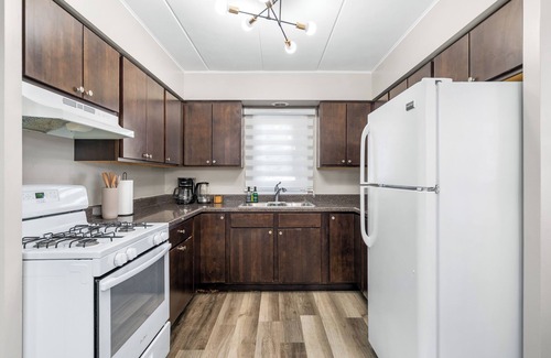 Arlington Heights Apartamento | Spacious 2-BR+King Beds+Smart TVs+Free Parking+WiFi