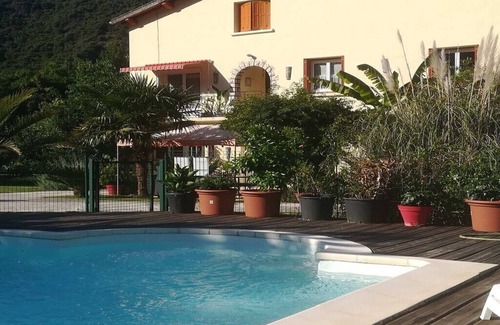 Belvianes-et-Cavirac Apartamento | Amplio apartamento en planta baja con piscina compartida y vistas a la montaña