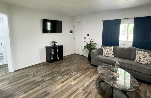 Kreole Apartamento | Spacious 2 Queens 1 Bath 3 TVs Full Kitchen