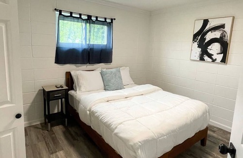 Kreole Apartamento | Spacious 2 Queens 1 Bath 3 TVs Full Kitchen