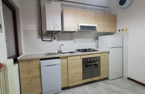 Porto Valtravaglia Apartamento | Amplio apartamento de 2 habitaciones con aproximadamente 1. 300 m² de parcela ajardinada bien cuidada