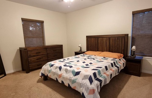Bayou Oaks Casa | Spacious 2 Story Home Less than 10 minutes to Lido Key