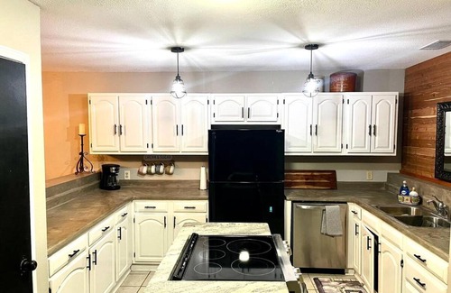 Cedar Creek Casa | Spacious 2 Story Rustic Retreat