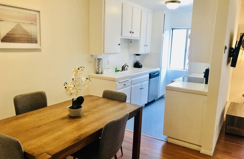 Sawtelle Apartamento | Spacious 2bd/2ba w/ work space in West LA-close to SMC,UCLA Santa Monica Beach
