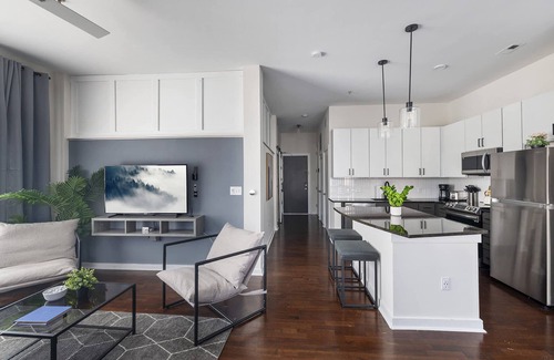 First Ward Apartamento | Spacious 2BD With Private Balcony and Free Parking 2