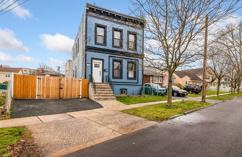 Linden Apartamento | Spacious 2BR 10min to EWR, 30 min to NYC