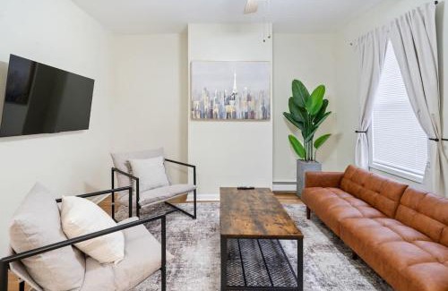 North Bergen Apartamento | Spacious 2BR - 15m to Times Square - FREE Parking