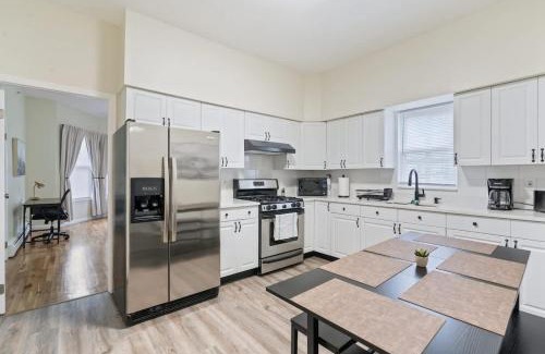 North Bergen Apartamento | Spacious 2BR - 15m to Times Square - FREE Parking