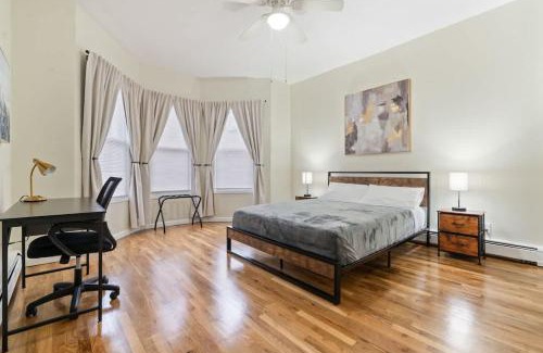 North Bergen Apartamento | Spacious 2BR - 15m to Times Square - FREE Parking