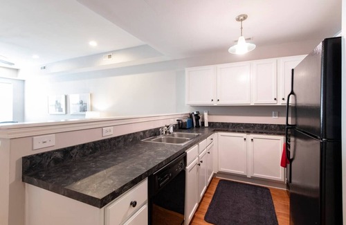 Cherokee Triangle Casa | Spacious 2BR/2.5BA Highlands Townhouse ~ SLEEP 6