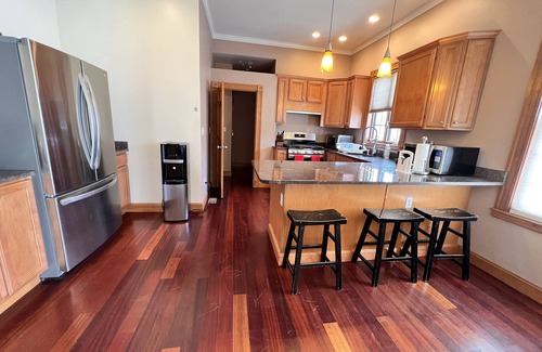 Inman Square Casa | Spacious 2BR 2BA Condo & 2x Parking, Minutes from Central Sq, MIT, Harvard.