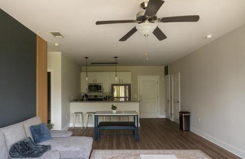 Glen Iris Apartamento | Spacious 2BR 2BA Condo Across from UAB